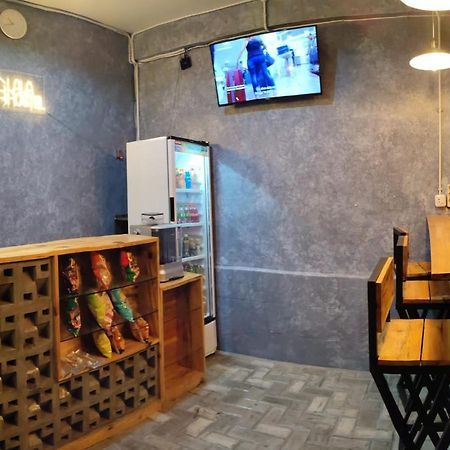 Lala Hostel 반다 아세흐 외부 사진